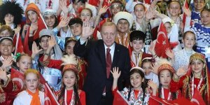 Cumhurbaşkanı Erdoğan, Türk dünyası çocukları ve TRT Çocuk Şenliği konuk çocuklarıyla bir araya geldi