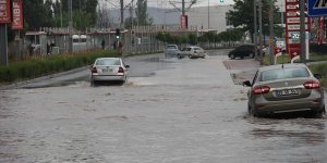 Kayseri'de sağanak yaşamı olumsuz etkiledi