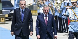 Erdoğan, Özbekistan Cumhurbaşkanı Mirziyoyev'i resmi törenle karşıladı