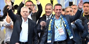 Fenerbahçe’de başkan adayları Ali Koç ve Aziz Yıldırım birlikte kürsüye geldi