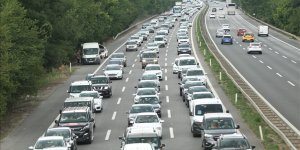 Bayram arifesinde trafik yoğunluğu yaşanıyor