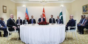 Cumhurbaşkanı Erdoğan, Azerbaycan Cumhurbaşkanı Aliyev ve Pakistan Başbakanı Şerif ile üçlü toplantı yaptı