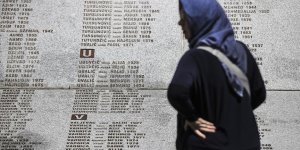 Srebrenitsa'da toprağa verilecek 14 soykırım kurbanı için mezar yerleri kazıldı