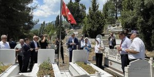 15 Temmuz şehitleri Metin Arslan ve Barış Efe, Karabük'te mezarları başında anıldı