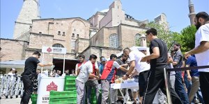 Ayasofya-i Kebir Cami-i Şerifi'nde aşure ikramı