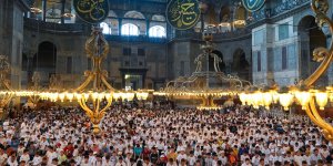 TÜGVA'nın yaz okuluna giden öğrenciler Ayasofya-i Kebir Cami-i Şerifi'nde buluştu