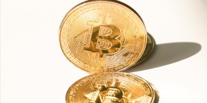 Bitcoin'in fiyatı artan resesyon endişesiyle 24 saatte yüzde 12,5 geriledi