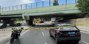 Bakırköy'de TIR, İETT otobüsünün üzerine devrildi: Yaralılar var