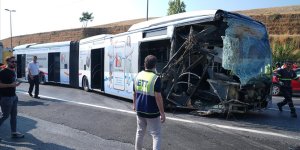 Küçükçekmece'de metrobüs kazasında 1 kişi öldü, 50 kişi yaralandı, 4 kişi gözaltına alındı