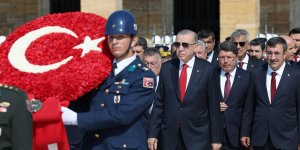 Cumhurbaşkanı Erdoğan Anıtkabir'i ziyaret etti