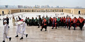 Yargıtay üyeleri, adli yılın açılışı dolayısıyla Anıtkabir'i ziyaret etti