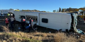 Aksaray'da tur otobüsünün devrilmesi sonucu 6 kişi öldü, 34 kişi yaralandı