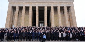 Milli Eğitim Bakanı Tekin, tüm illerden gelen öğretmenlerle Anıtkabir'i ziyaret etti