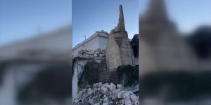 Mersin'de şiddetli rüzgar cami minaresini yıktı!