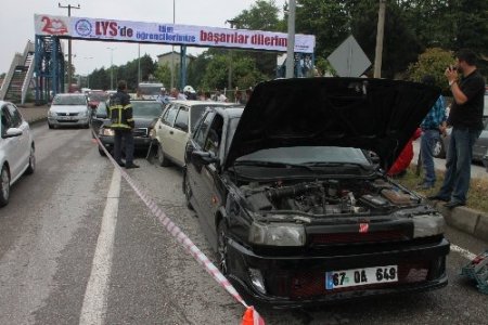 4 araçlı zincirleme kaza küçük çocuklar büyük panik yaşadı