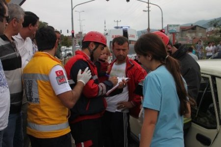 4 araçlı zincirleme kaza küçük çocuklar büyük panik yaşadı