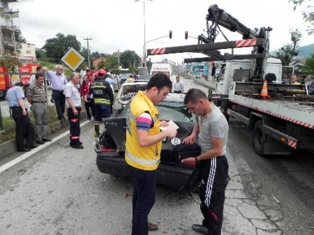 4 araçlı zincirleme kaza küçük çocuklar büyük panik yaşadı