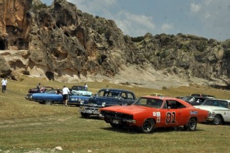 40 klasik otomobil tutkunu Afyon'da gösteri yaptıi tarihi yerleri gezdi