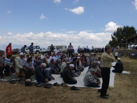 Acıpayam'da vatandaşlar yağmur duasında buluştu