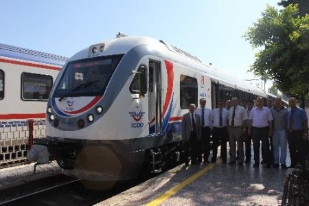 Adana–Mersin arasına 256 yolcu kapasiteli yeni dizel tren seti devreye girdi