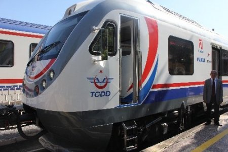 Adana–Mersin arasına 256 yolcu kapasiteli yeni dizel tren seti devreye girdi