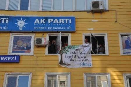 AK Parti Edirne İl Başkanlığı işgal edildi
