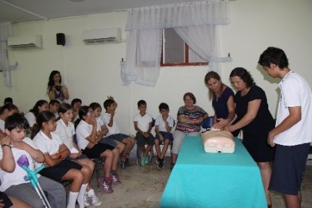 Akdeniz Üniversitesi’nden öğrencilere ilk yardım eğitimi