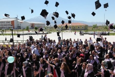 Aksaray Üniversitesi'nde 5 bin 634 kız, 7 bin 177 erkek öğrenci var