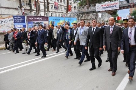 Amasya Festivali kortej yürüyüşüyle başladı