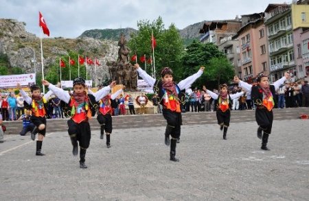 Amasya Festivali kortej yürüyüşüyle başladı