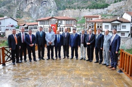 Amasya Festivali kortej yürüyüşüyle başladı