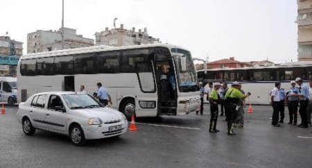 Anne ile kızı trafik kazası ayırdı