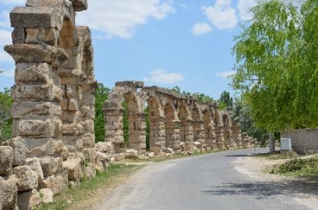 Antik Roma Havuzu ve Kemerhisar Su Kemerleri'ne yoğun turist ilgisi