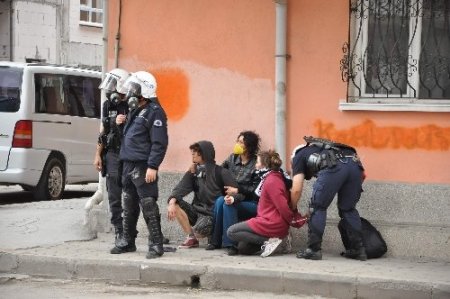 ‘Aranızda provokatörler var’ çağrısına aldırmayan eylemciler polisle çatıştı