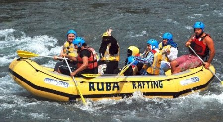 Arap bayanların rafting keyfi