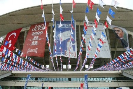 Atatürk Olimpiyat Stadı şölen gecesine hazır