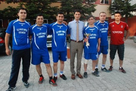 Aydıncık Voleybol Turnuvası'nda, Emniyetspor şampiyon oldu