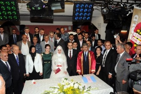 Bahçeli, nikah şahitliği yaptı