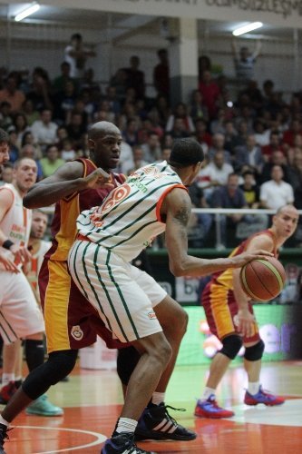 Banvit :71 - Galatasaray Medical Park: 72