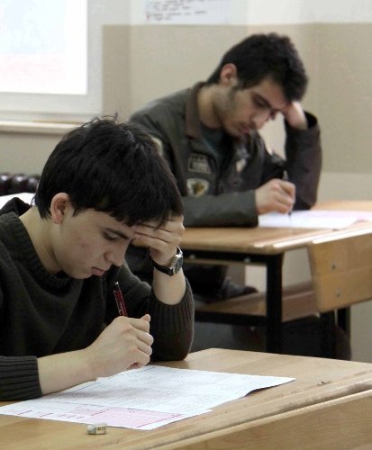 Başarılı olma kaygısı en çok özgüven sorunu olan ergenlerde yaşanıyor