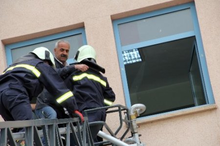 Başkale Devlet Hastanesi'nde yangın tatbikatı