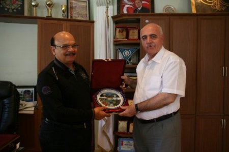 Başkan Günel müftülere plaket verdi