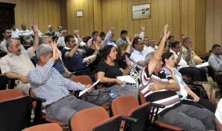 Belediye Başkanı Türk'e asfalt için borçlanma yetkisi verildi