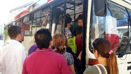 Belediye otobüsünde hepinizi otobüsten atarım gerginliği