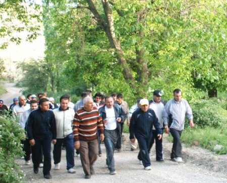 Belediye personeli sabah yürüyüşüyle moral buldu