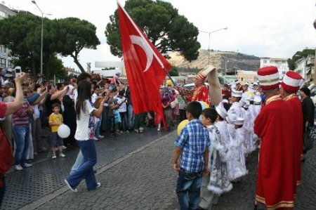 Bergama’da mehteranlı toplu sünnet şöleni