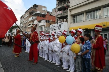 Bergama’da mehteranlı toplu sünnet şöleni