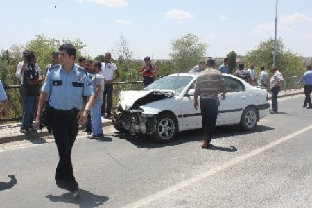 Birecik Köprüsü'nde kaza: 3 yaralı