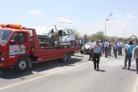 Birecik Köprüsü'nde kaza: 3 yaralı