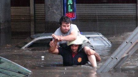 Boğulmaktan son anda kurtuldular